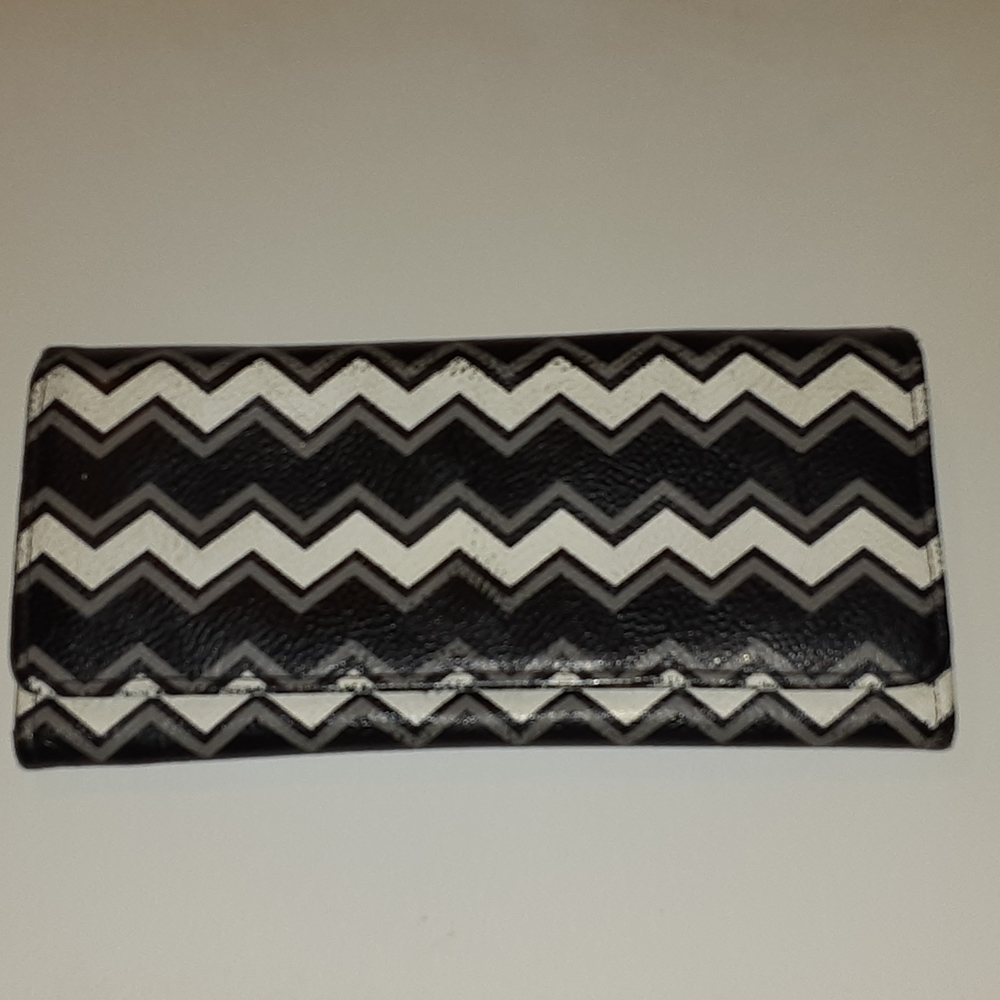 Im selling a wallet and a phone case for an Iphone 5